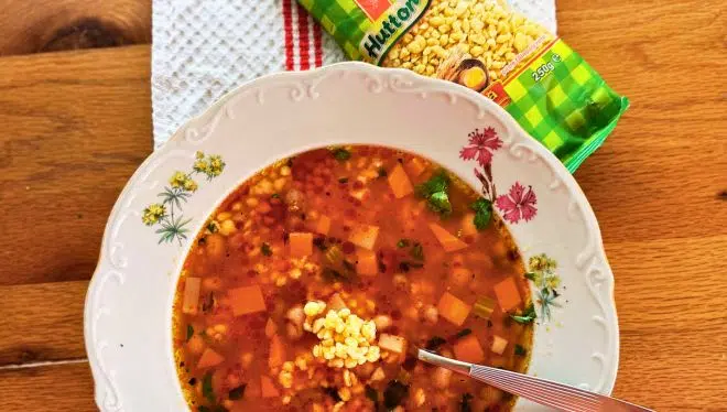 Supă de fasole cu răzălăi